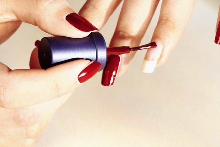 Un manicurista debe tener al menos 17 años de edad.