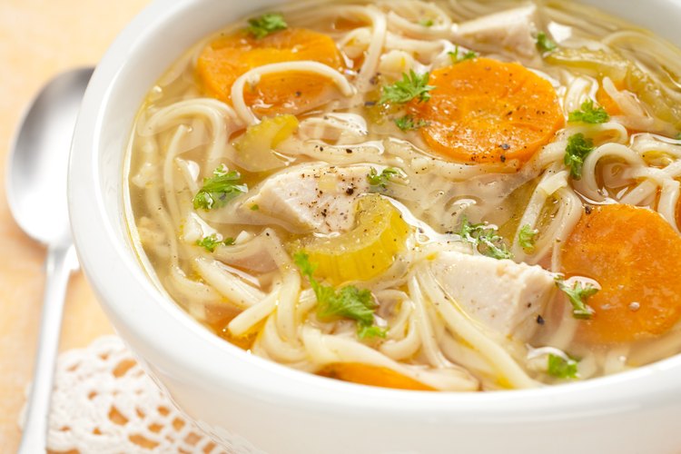 Sopa de fideos de pollo