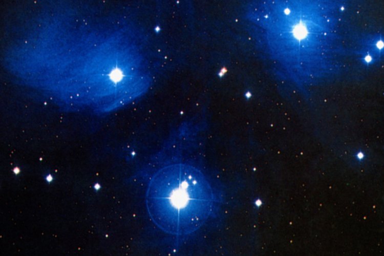 Observa bien las formaciones de las estrellas para obtener ideas de diseño.