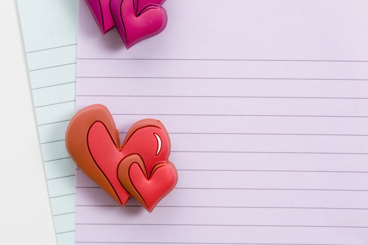Escribe una nota de amor en el espejo del baño.