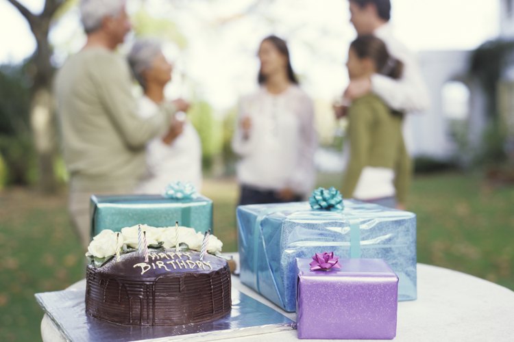 Puedes celebrar los 50 años de un ser querido de forma divertida y memorable con un poco de ayuda.