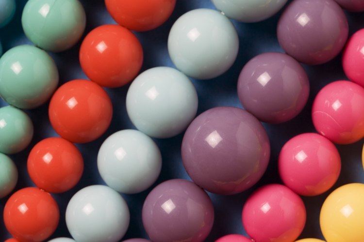 Crea pulseras de valor con cuentas de colores para representar los valores de las Mujeres Jóvenes.