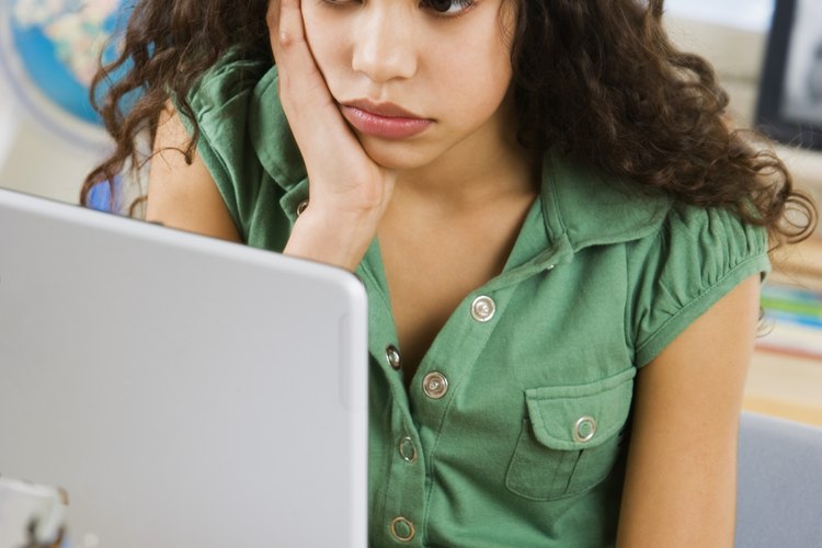Varios correos electrónicos seguidos son considerados como cyberbullying.