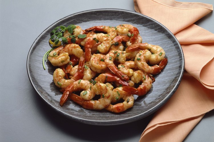 Intenta crear esta deliciosa salsa scampi para tus camarones.