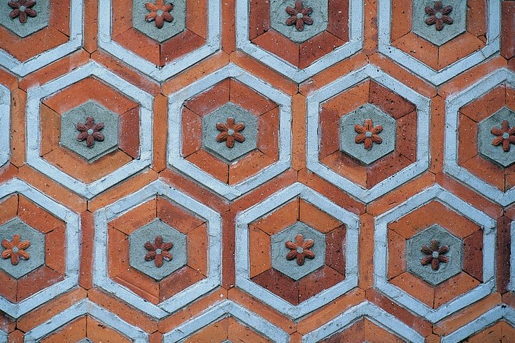 Puedes crear grandes patrones con azulejos de porcelana.