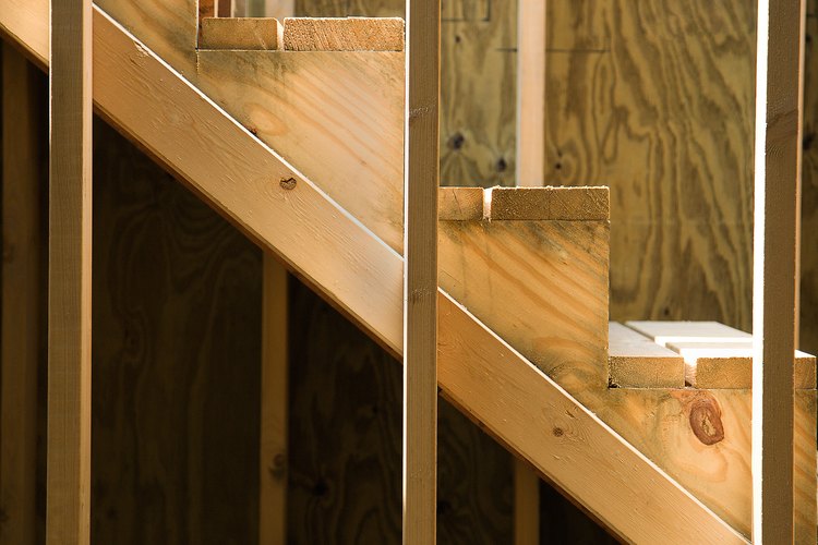 Los caños rotos o desbordados dejan húmeda la madera de los interiores.