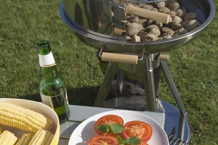 Aunque alguien puede ser invitado a una barbacoa, no se invita a ninguno a una parrilla.