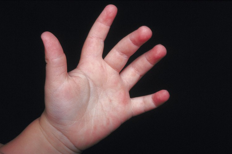 Los niños pueden desarrollar su sentido del tacto con juguetes y actividades sensoriales.