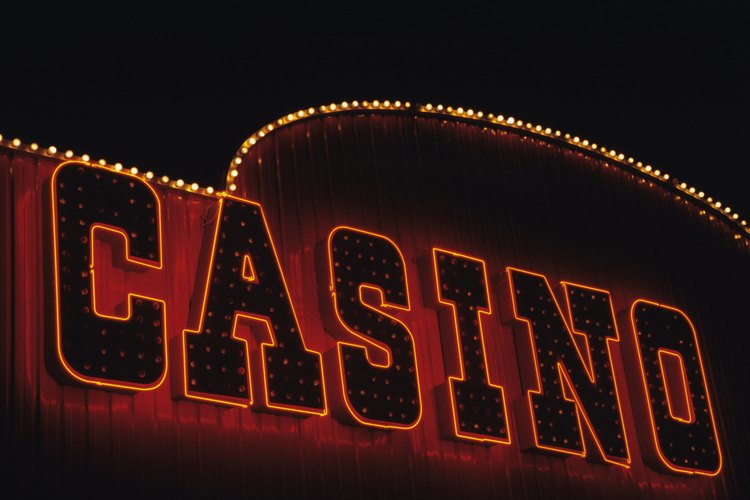 De acuerdo con la Asociación Estadounidense de Juego, los empleados de los casinos ganaron más de US$13 billones en 2010.