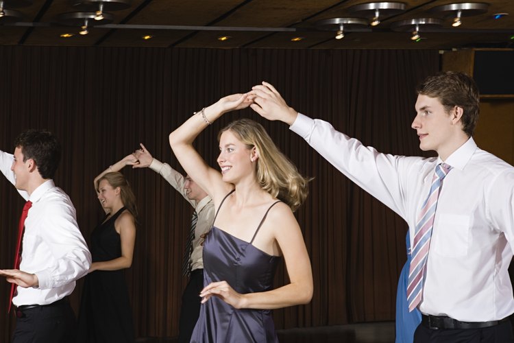 Las parejas pueden unirse para una clase de baile, disponible en estudios por toda la ciudad de Nueva York.