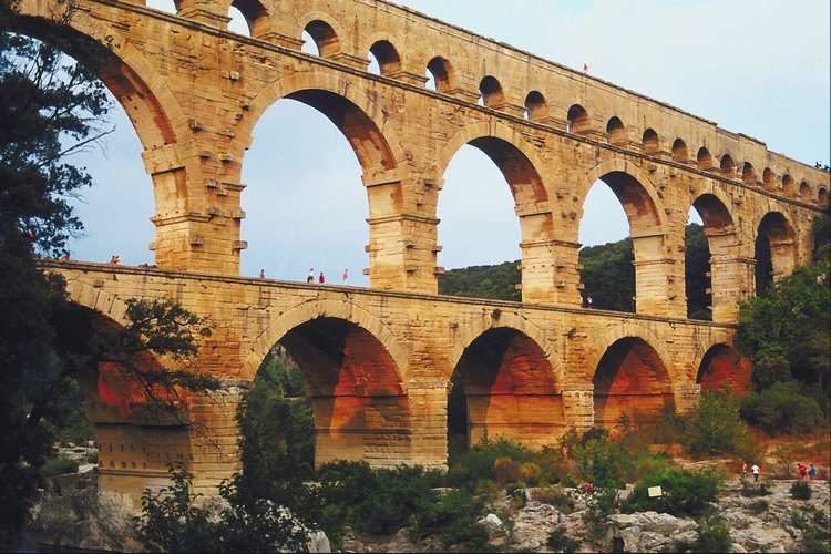 Los acueductos romanos atravesaban el campo del Imperio Romano.