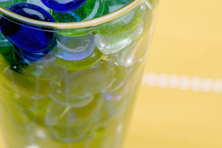 Con un vaso transparente lleno de agua y piedrecillas te puedes dar una idea de lo que es un manto acuífero.