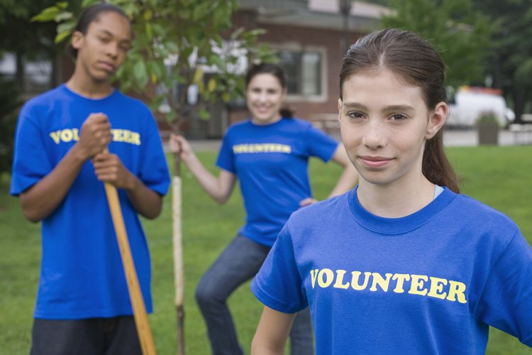 Los adolescentes se sienten atraídos por los programas de voluntariado por múltiples razones, incluyendo el deseo de marcar una diferencia.