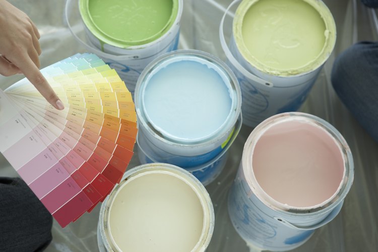 Las pinturas de exterior pueden contener pesticidas, que no son apropiados para su uso en el interior.