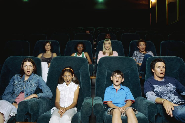 Da a tu familia una serie de pautas antes de salir al cine.