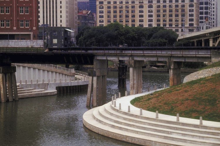 Pasea al aire libre y descubre el aspecto natural de Houston.