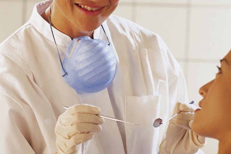 Los dentistas pueden ganar varios miles de dólares por semana en algunos estados.