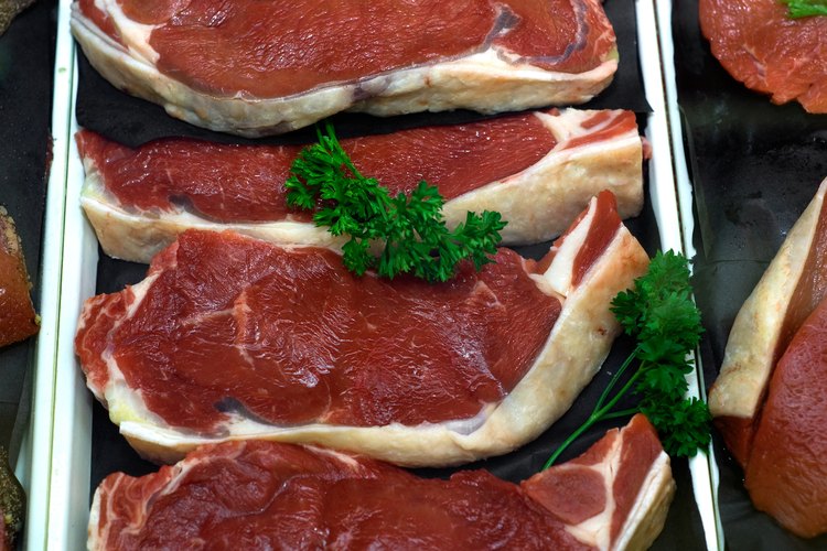 La carne grillada puede resultar beneficiada a partir del sabor que se agrega por la piedra de sal.