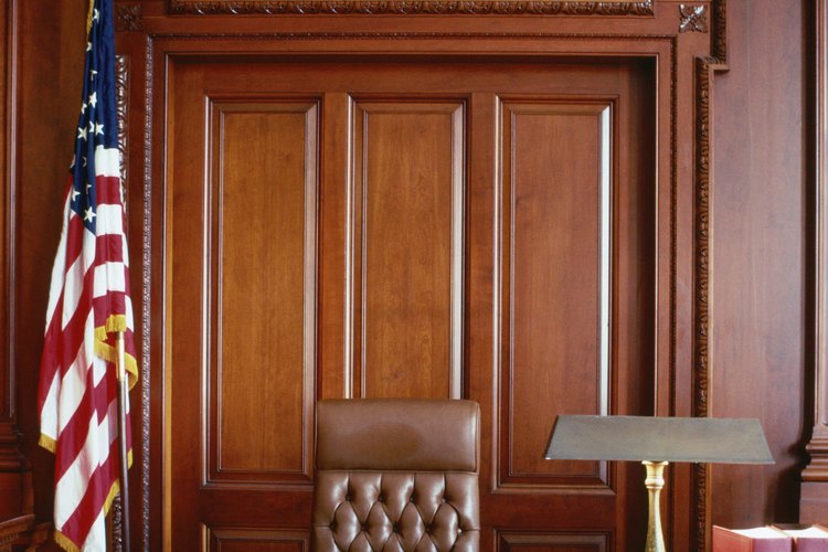 Puedes pedir a un tribunal que cambie a un tutor en un caso mediante la presentación de una petición.