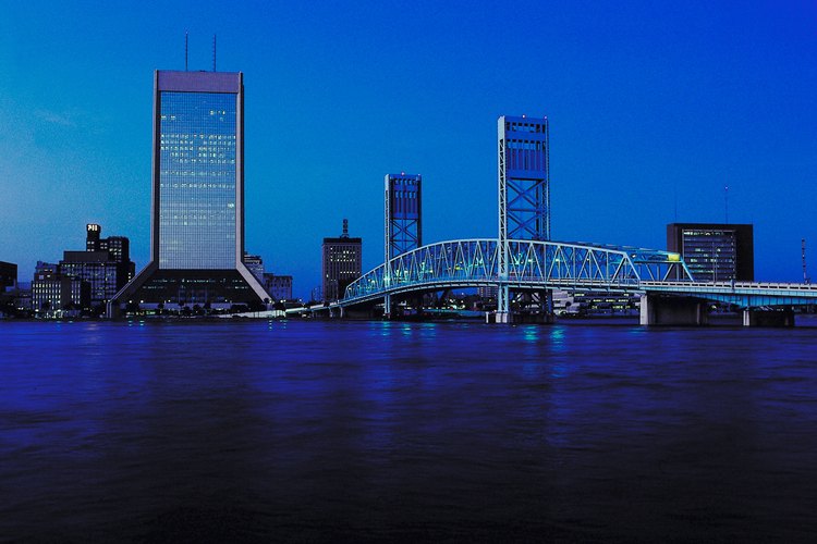 Jacksonville tiene vistas al océano Atlántico, en el noreste de Florida.