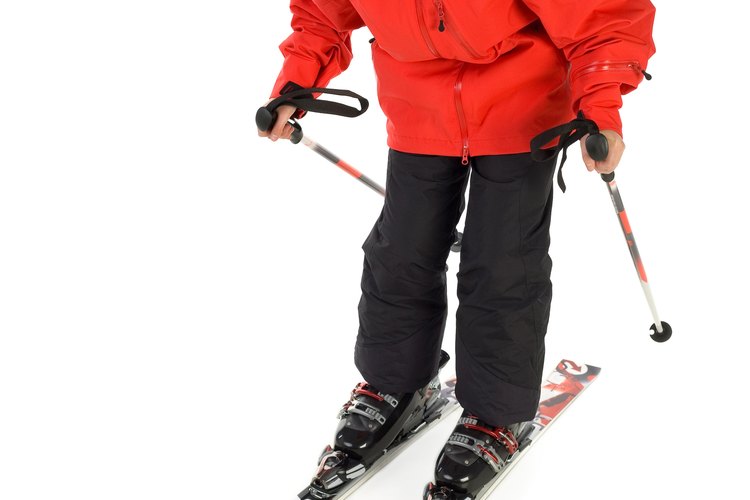 Tus hijos pueden esquiar en invierno y escalar en verano en Lake County, Ohio.