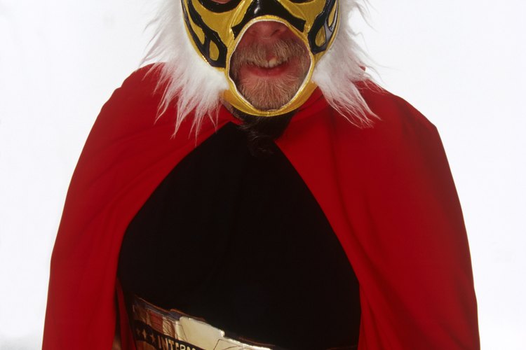 Ya sea para competir profesionalmente o como un disfraz para la Noche de Brujas, saber hacer un traje de lucha libre es una habilidad que necesitarás.