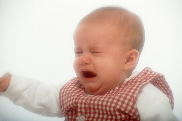 Incluso un niño pequeño puede mostrar señales de enfado.
