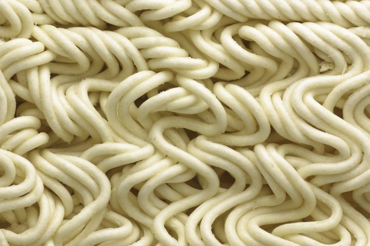 Impresiona a tu cita comiendo la pasta adecuadamente.