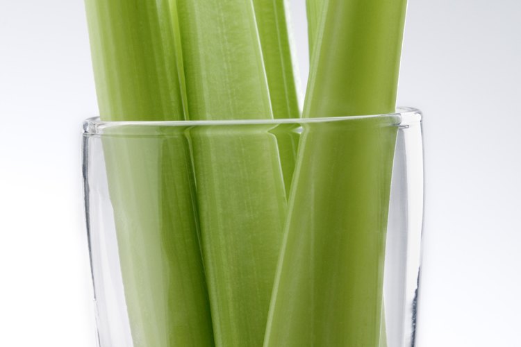 El apio es uno de los más comunes de los vegetales de tallo.