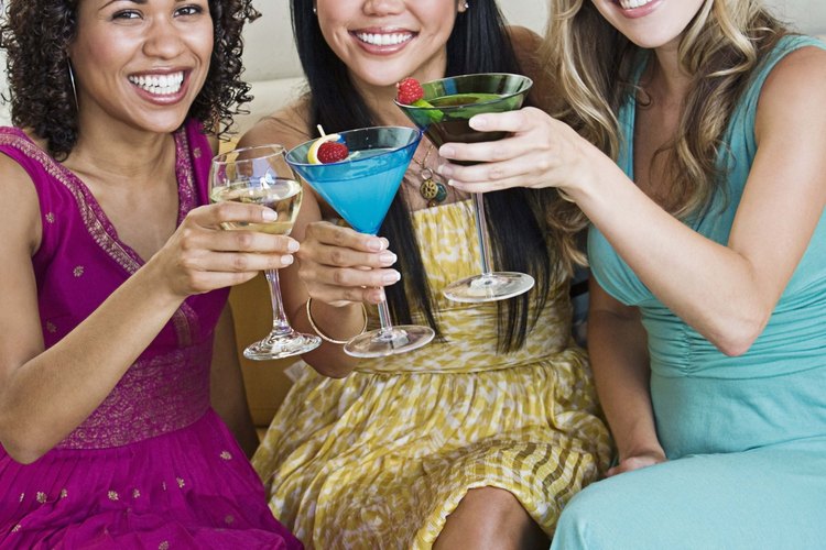 Estima la cantidad de alcohol para una fiesta según el número de invitados que asistirán.