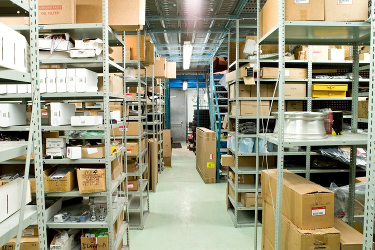 Los negocios mantienen inventarios para fabricar productos.