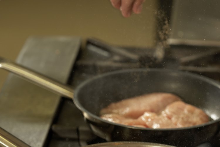 Cocer tu pollo al vapor es una forma saludable de cocinarlo.