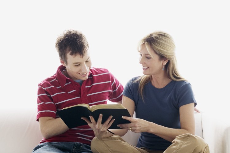 Algunas de las cosas que ellos descubren en la biblia pueden sorprender a los adolescentes.