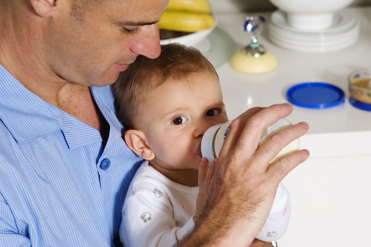 La fórmula en sí misma no empeora la tos de un bebé, a menos que sea alérgico al alimento.