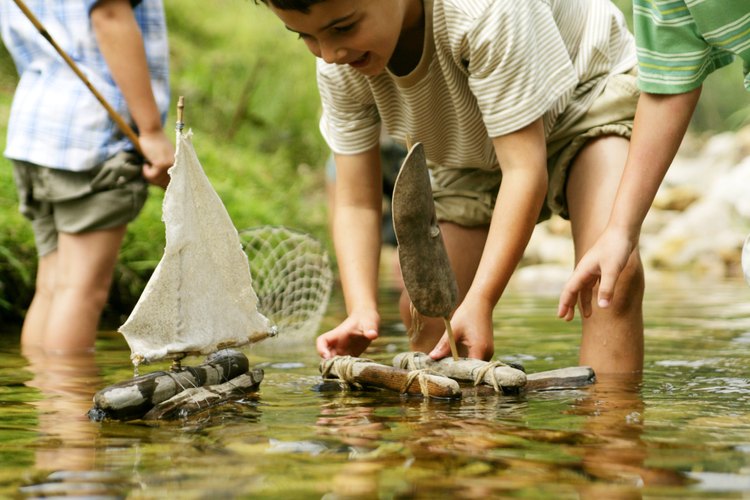 Los niños necesitan tiempo de ocio, ya sea que ese tiempo se pase haciendo actividades al aire libre o haciendo deportes.