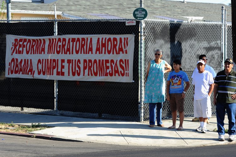 La complejidad de las leyes de inmigración han causado protestas e inquietud a través del país.
