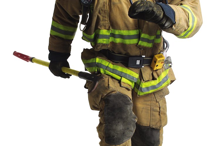 Los bomberos exponen su vida en su trabajo.