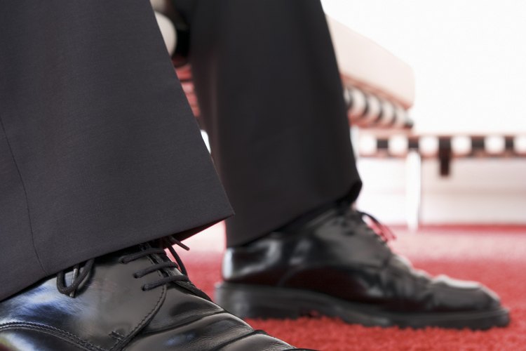 Añadir alzas en los talones de tus zapatos puede conseguir que estés cómodo sin sacrificar el estilo.