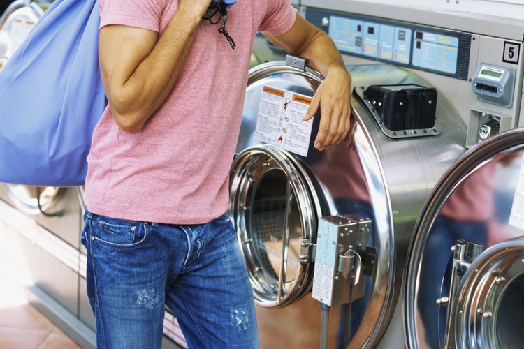 La ropa puede ser separada en dos grupos,la que produce pelusas y la que la recibe.