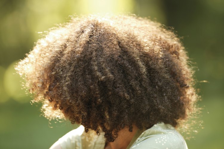 Puedes luchar contra el cabello seco mediante el control de los niveles de porosidad.