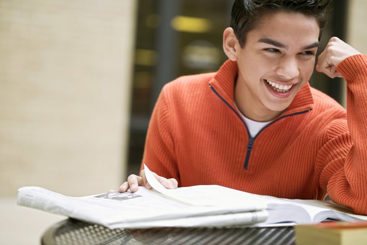 Si tu hijo está en la universidad, puedes ser elegible para un crédito para el pago de la matrícula y los gastos relacionados con la educación.