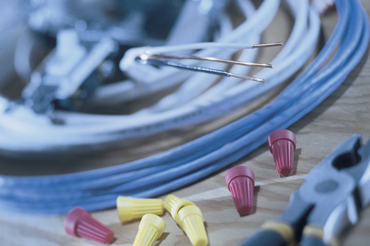 La corriente continua se usa principalmente en electrónica y dispositivos de control.