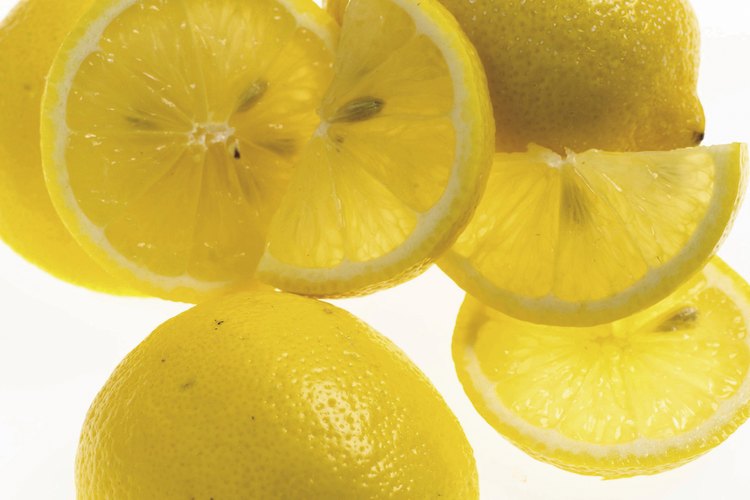 Los limones y los productos hechos con aceite de limón pueden ser tóxicos para los perros.