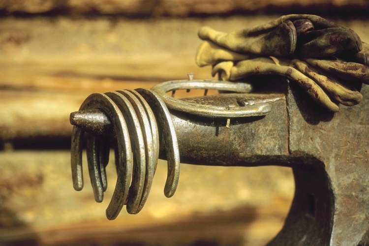 Con un poco de imaginación y creatividad, las herraduras usadas pueden transformarse en multitud de artesanías.