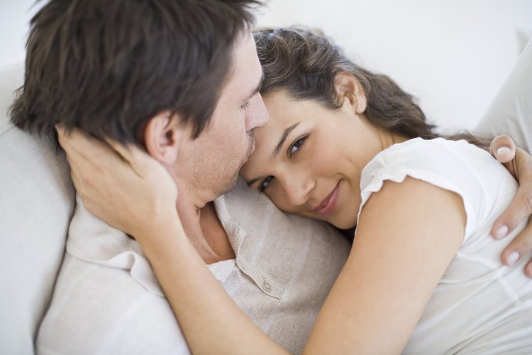 Pareja cariñosa y confiada.