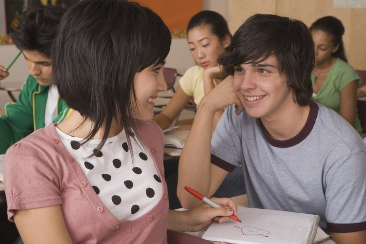 Hablar en clase puede distraer a los adolescentes de lo que necesitan hacer.