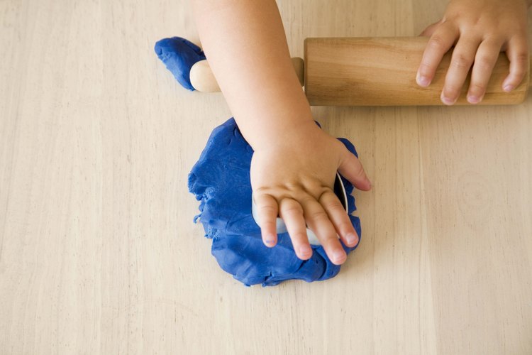 Muchas de las actividades manuales ayudan a que los niños con síndrome de Down desarrollen su motricidad fina.