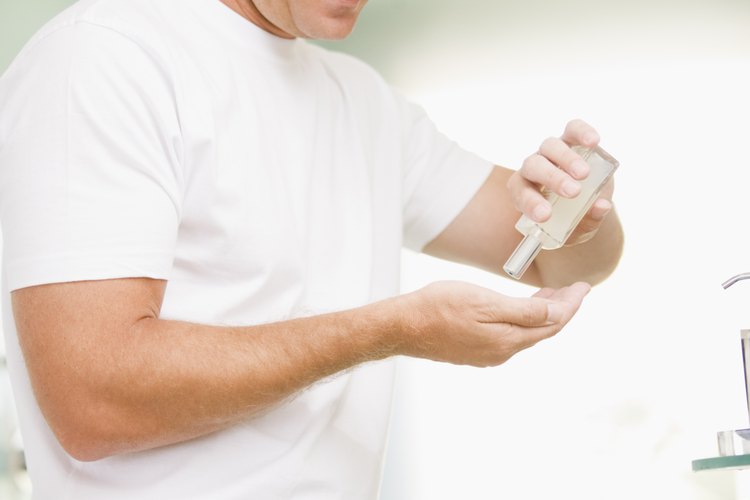 Elegir una loción para hombre puede ser difícil.
