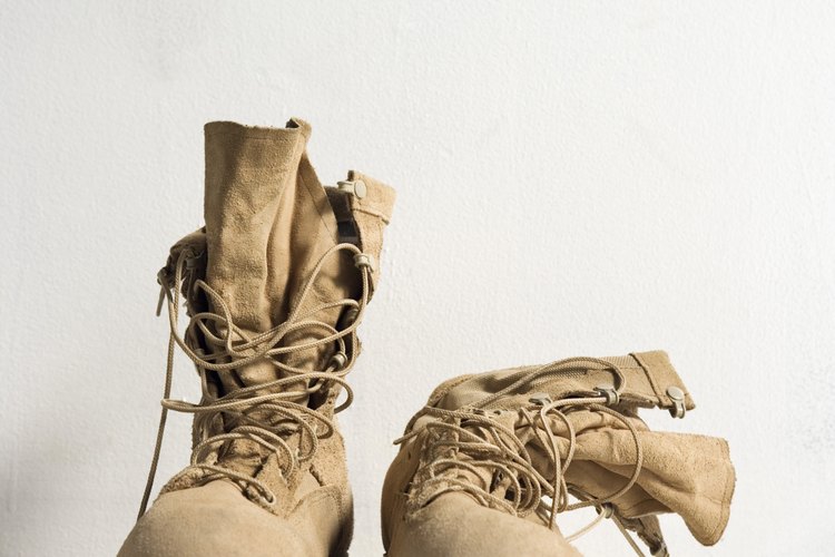 Las botas y zapatos de ante pueden ser difíciles de limpiar, pero no es imposible.