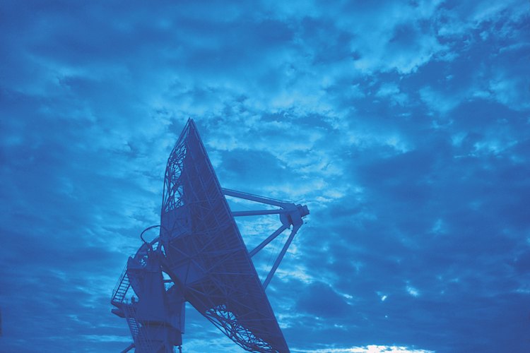 El salario medio anual para los ingenieros de telecomunicaciones en la industria de las telecomunicaciones por satélite es de US$103.000, según la Oficina de Estadísticas Laborales.